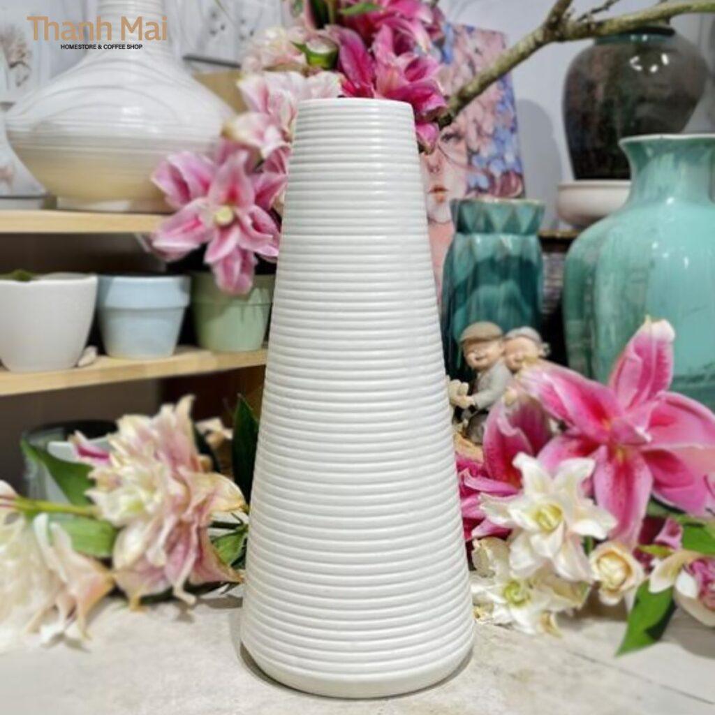 Mẫu bình hoa gốm sứ Bát Tràng tao nhã cắm hoa ngày tết